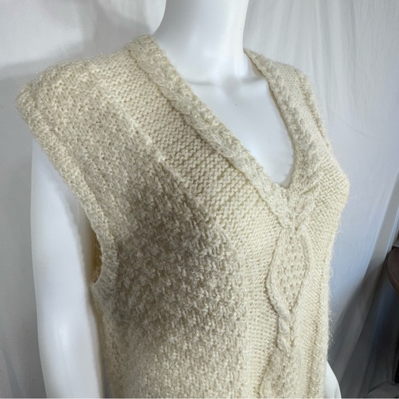 Women’s Ivory Chunky Cable Knit Sleeveless Sweater Vest - Picture 2 of 4